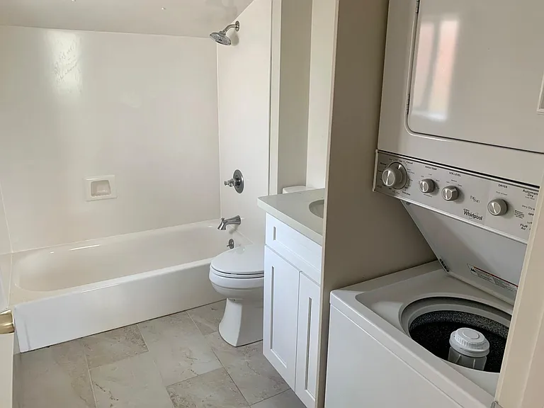 6136 Clara St — Photo 9