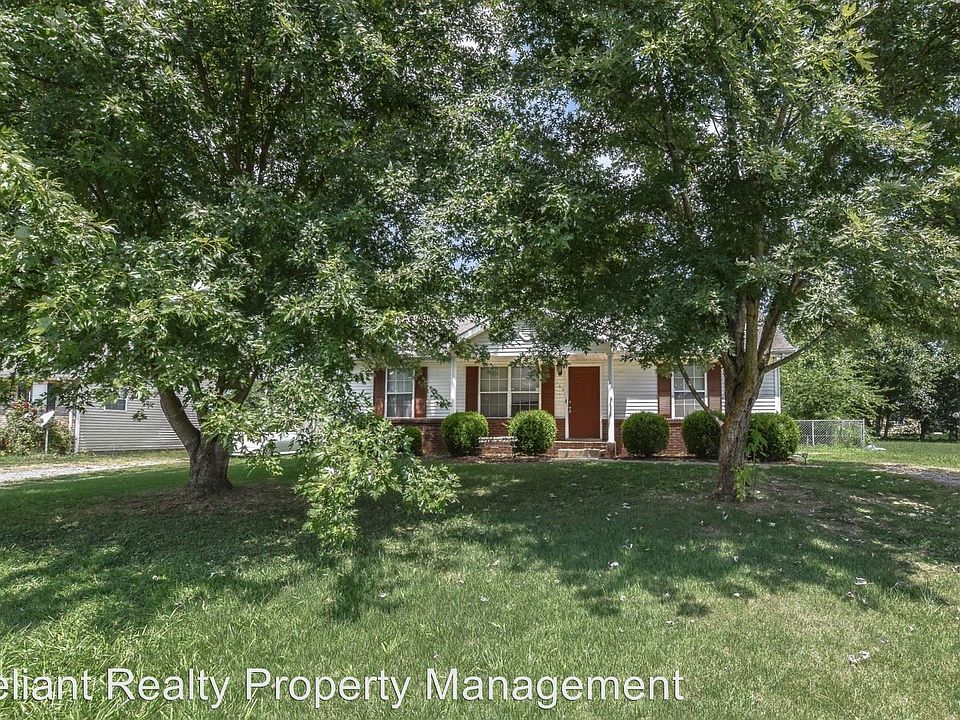 1st image of 585 Oakmont Dr