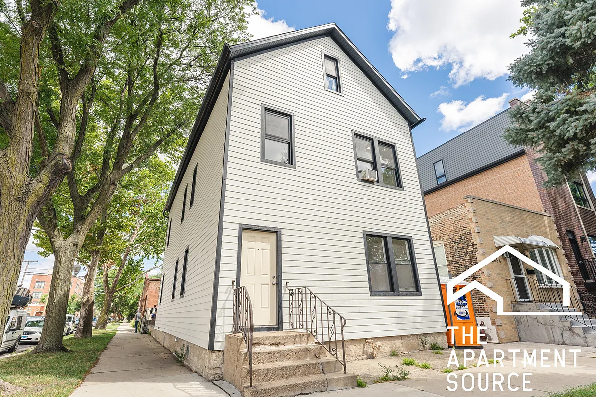Building Photo - 2658 W Huron St #1