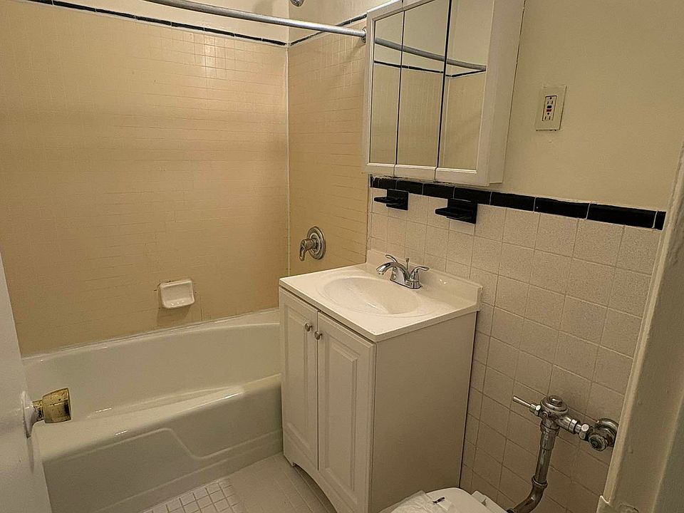 2nd image of 6485 Broadway APT 3B