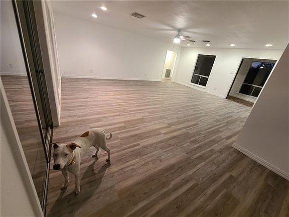 4th image of 209 Bonvue St