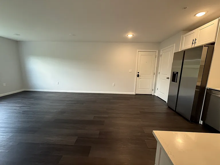 207 Redwood Ave #301 — Photo 7