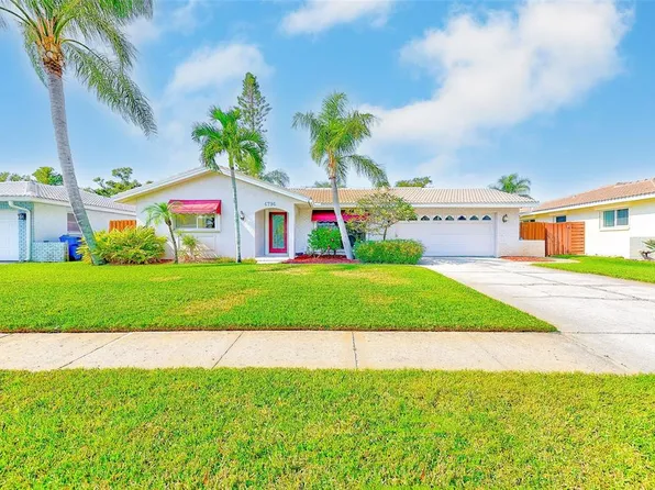 6796 122nd St, Seminole, FL 33772