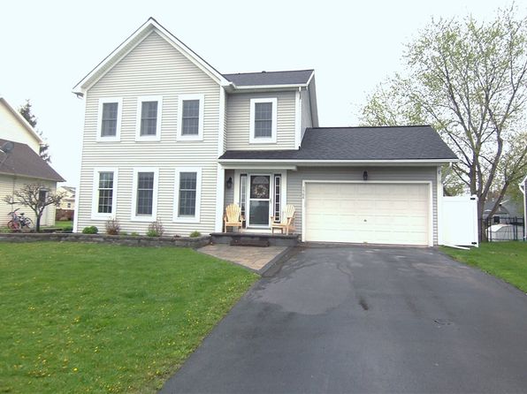 1568 Hayride Dr, Farmington, NY 14425