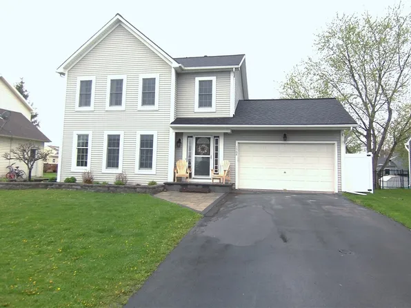 1568 Hayride Dr, Farmington, NY 14425