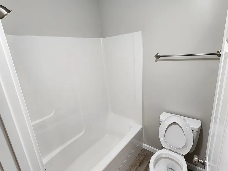 14916 Canyon Rd E — Photo 8