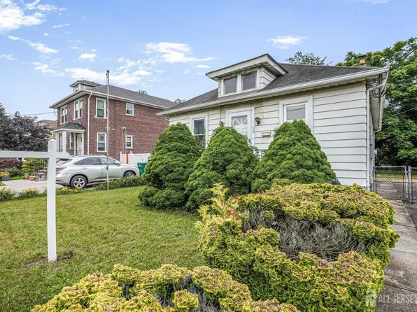 58 Fern St, Edison, NJ 08817