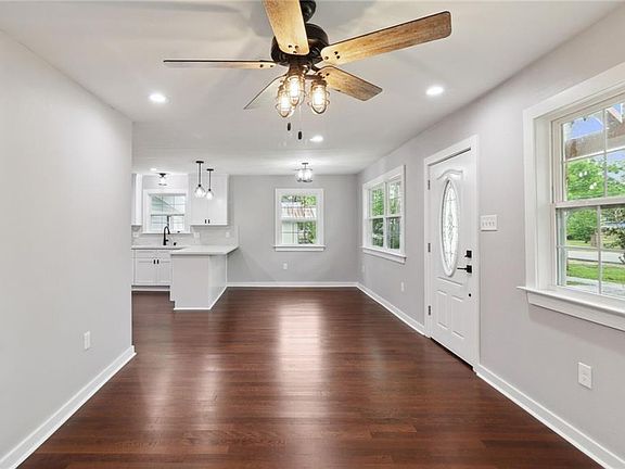 3rd image of 422 W 26th Ave