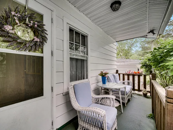 115 S Quigley Ave, Beverly Shores, IN 46301