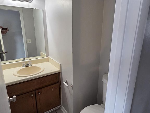 4th image of 2223 Jonathan Dr #4