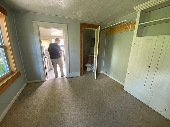 5th image of 227 W Maple St