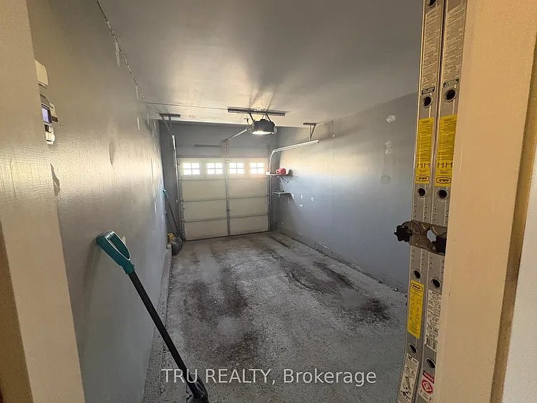 684 Beatrice Dr — Photo 41