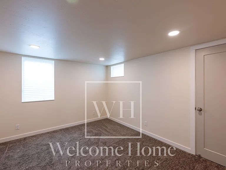 521 Ankeny St — Photo 32