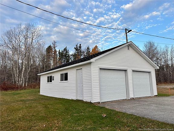 2nd image of 1913 Beaverbrook Rd