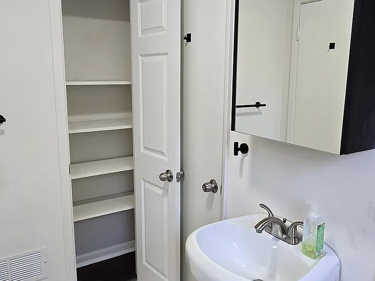 1437 Vesta Ave #1 — Photo 9