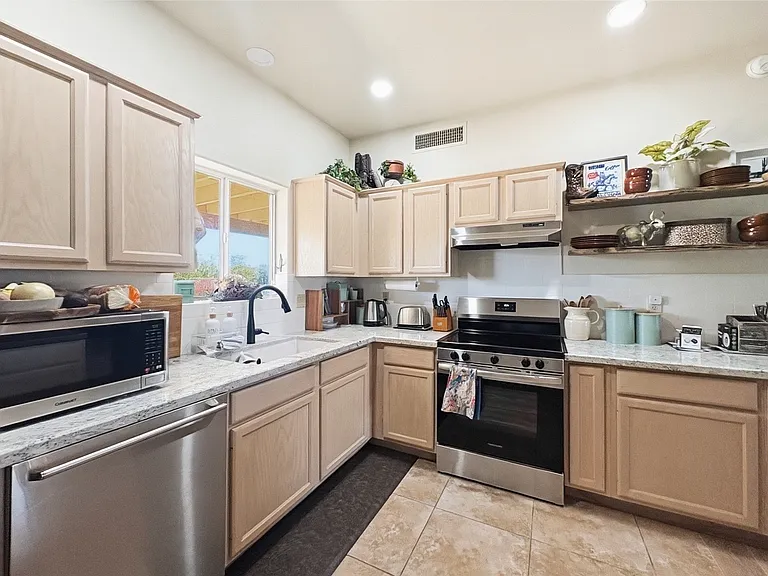 1033 E Irvine Rd #A — Photo 8