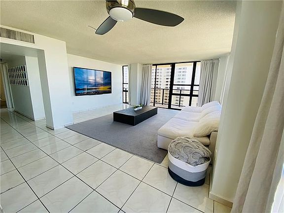 2nd image of 600 NE 36th St APT 1921