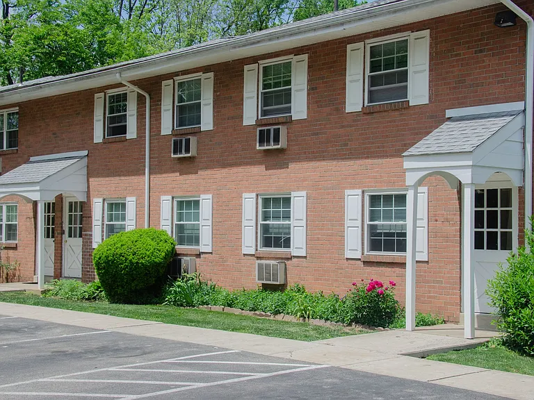 Valley Green Apartments — Photo 10