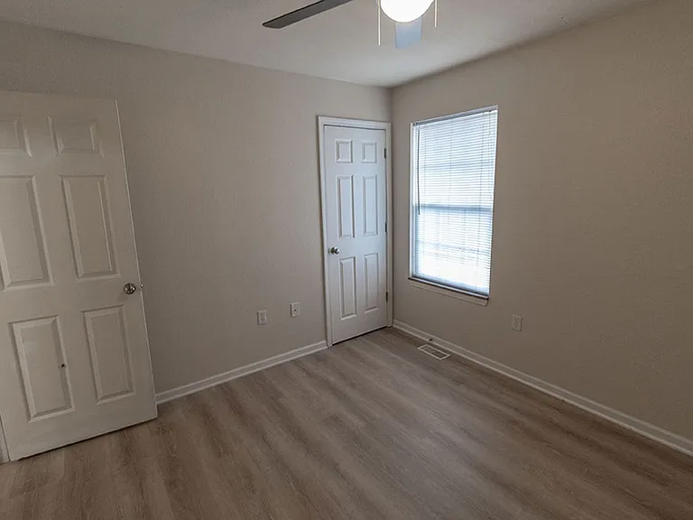 1323-1325 Godas Dr — Photo 28
