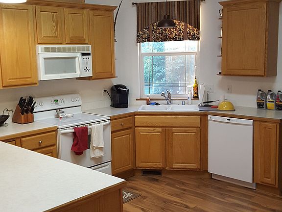 3rd image of 4912 Hilltop Dr