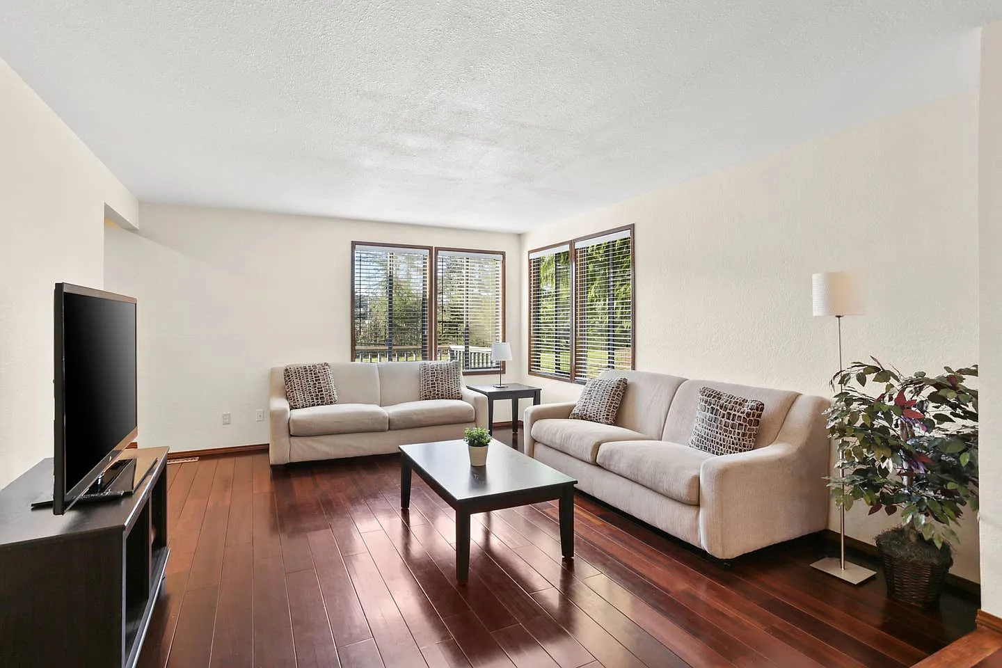 5 bed, 3.5 bath, 2841 sqft, $4,475 — Photo 4