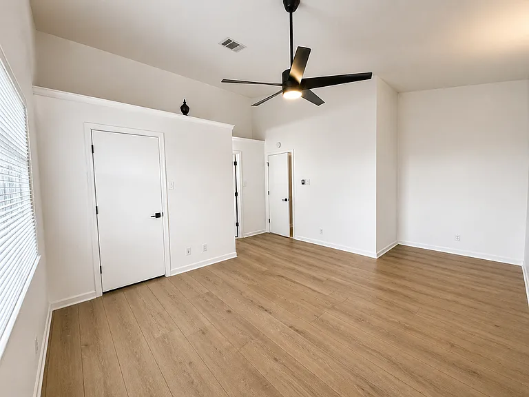 920 Keith Ln — Photo 25