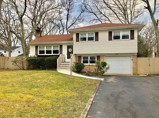 15 Pine Fork Dr, Toms River, NJ