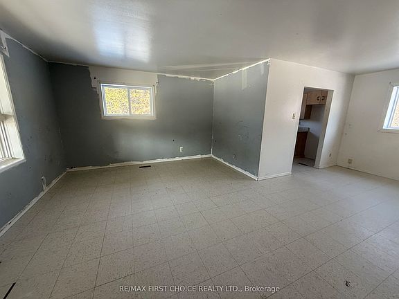 3rd image of 14 Superior St