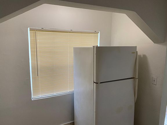 3rd image of 237 SW 13th St APT 4