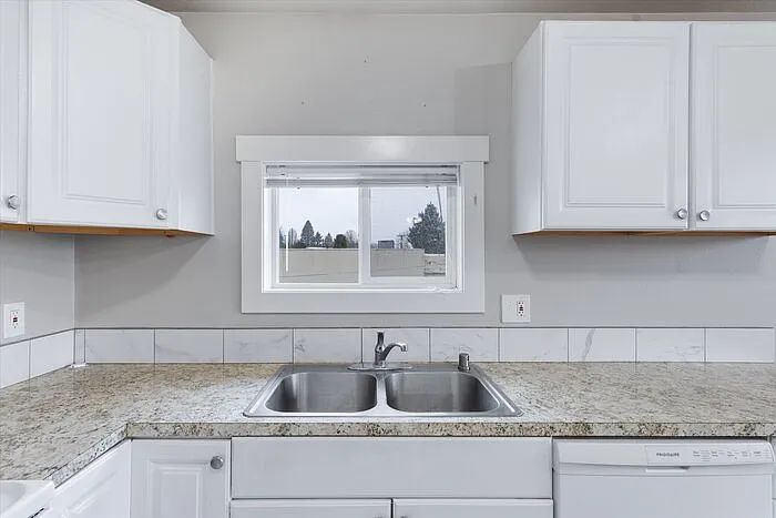 1111 Grand Ave #B — Photo 11