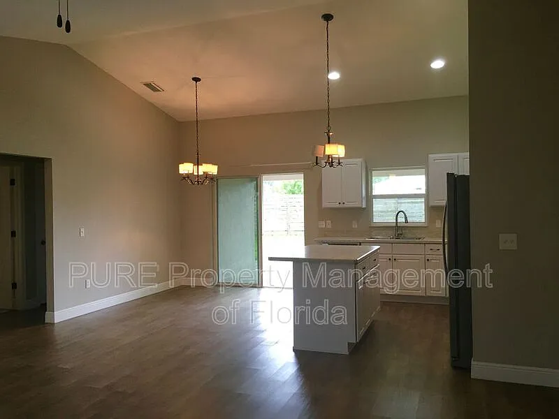 3 bed, 2.0 bath, 1457 sqft, $1,695 — Photo 4