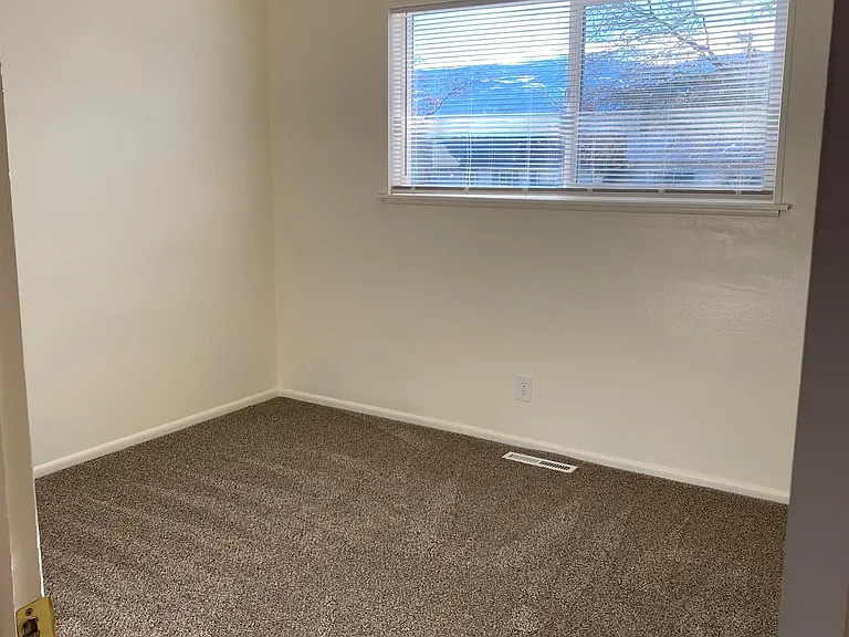 3270 Heights Dr — Photo 9