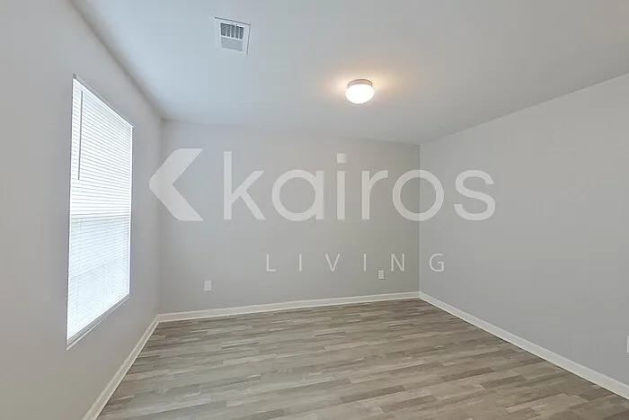 4 bed, 2.5 bath, 2009 sqft, $1,995 — Photo 4