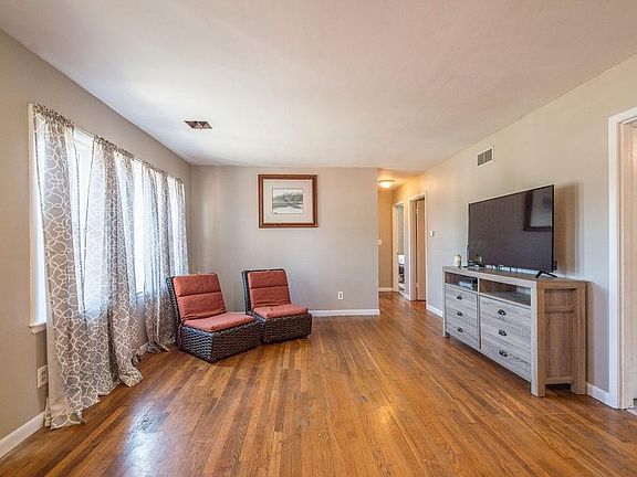 4th image of 1040 Patricia Ln
