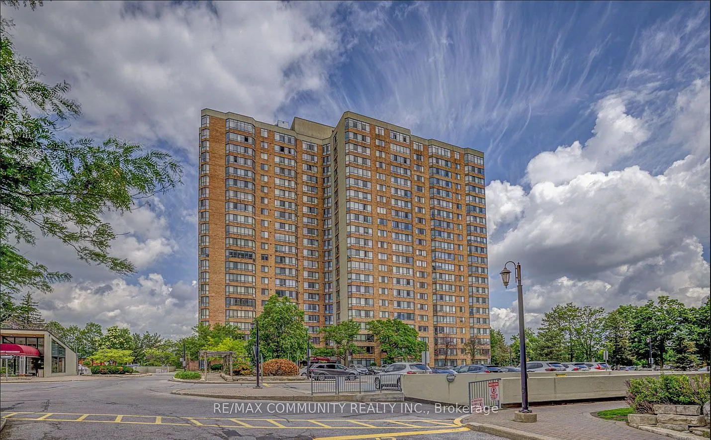 4 bed, $3,200 — Photo 1