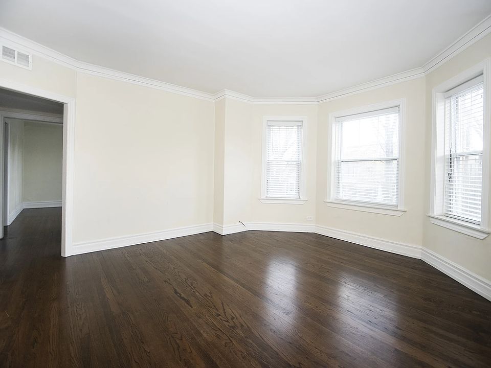1st image of 3702 N Hoyne Ave #3