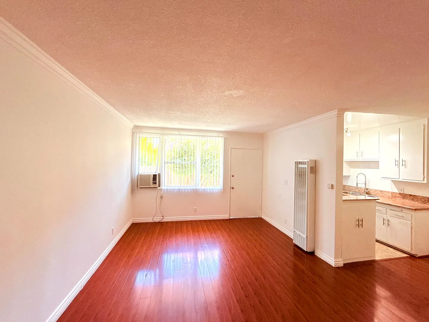 1376 N. Serrano Avenue — Photo 4