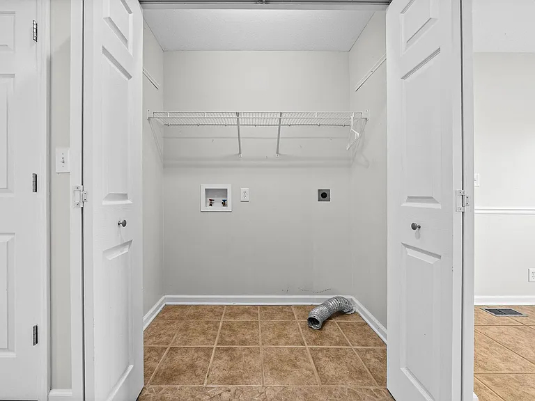3569 Southwood Dr — Photo 17