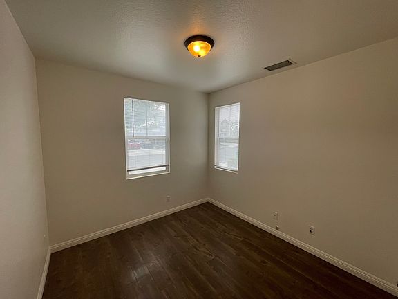 5th image of 7916 Barnstormer Ct