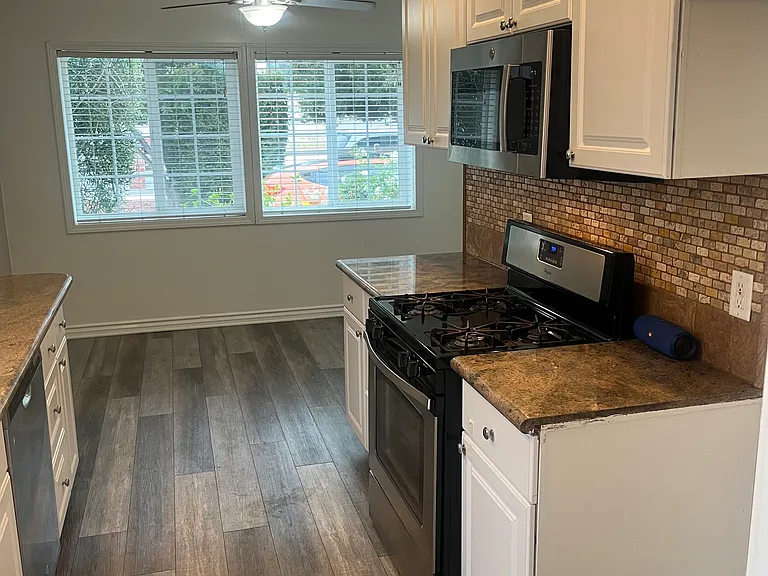 10148 Independence Ave — Photo 5