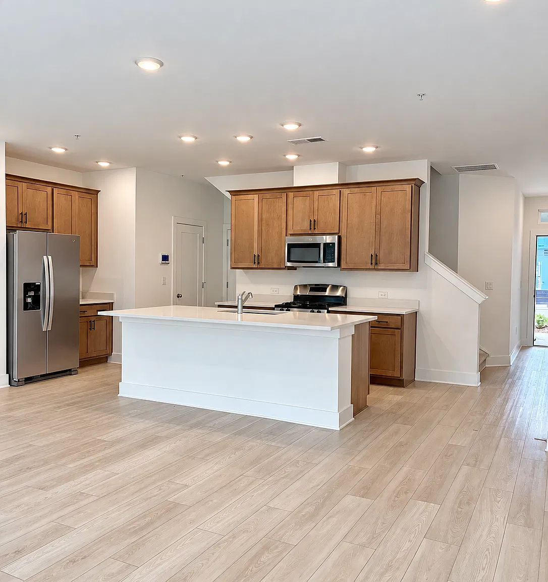 3 bed, 2.5 bath, 1919 sqft, $2,300 — Photo 3