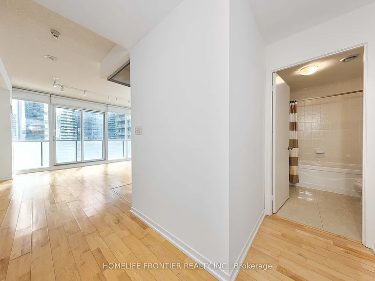 65 Bremner Blvd #2111 — Photo 2