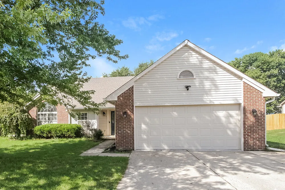 4 bed, 2.0 bath, 1565 sqft, $2,050 — Photo 1