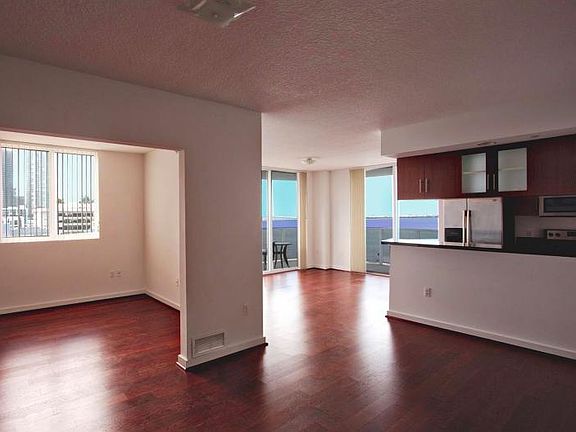 2nd image of 603 NE 23rd St #902