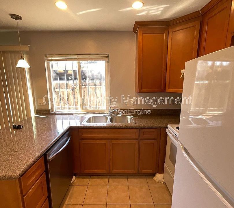 1st image of 292 Grecia Ct