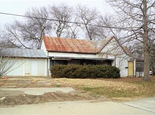 208 E 1st St, Elgin, TX 78621