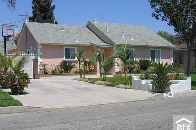 1st image of 9545 Foxbury Way
