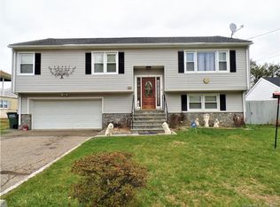 240 Doreen Dr, Bridgeport, CT 06604