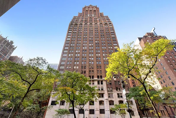 Sold by Compass | media 10