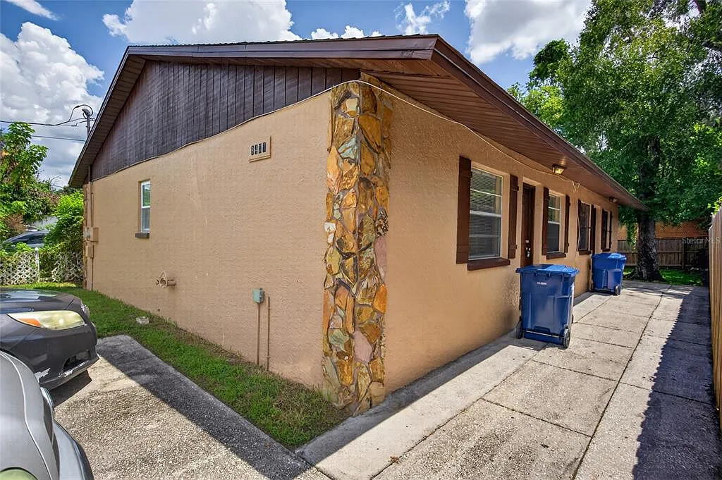 3 bed, 1.0 bath, 900 sqft, $1,550 — Photo 1